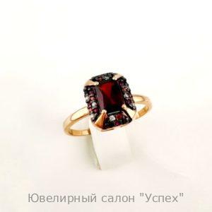 Кольцо серебряное позолоченное с корундом